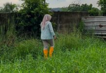 Lurah Sri Sudarini Pantau Langsung Saluran Swadaya untuk Atasi Genangan