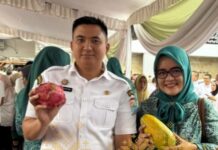 Sinergi PKK dan Dharma Wanita, Plt Camat Kertapati Sambangi Bazar Ramadhan di Sekda Kota