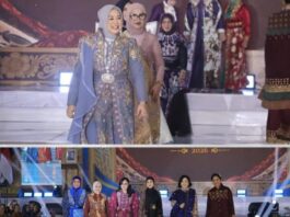 Tampilkan Wastra Lokal, Ketua TP PKK Kertapati Ikuti Fashion Show Wastra Sumsel