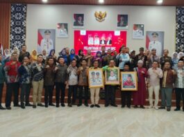 Ketua Baznas Kota Palembang Mendapat Penghargaan Dari YBH-SSB DPC Kota Palembang