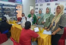 Sentuhan Humanis Lurah Rosmala Dewi, Pastikan Kebutuhan Pokok Warga Lima Ilir Terpenuhi