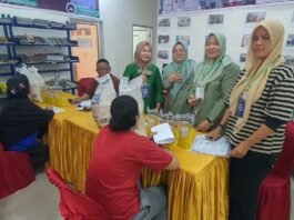 Sentuhan Humanis Lurah Rosmala Dewi, Pastikan Kebutuhan Pokok Warga Lima Ilir Terpenuhi