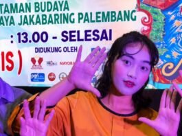 Berawal dari Ajakan Guru Teater, Nisa Kini Jadi Wajah Muda Pantomim Palembang