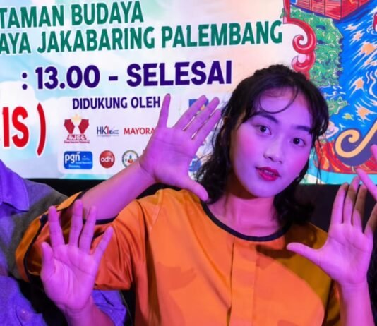 Berawal dari Ajakan Guru Teater, Nisa Kini Jadi Wajah Muda Pantomim Palembang