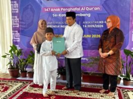 Sekcam Kalidoni Vera Kusariani Apresiasi Wisuda Akbar Anak Yatim Dhuafa Se-Kota Palembang dan Haflah SMP IT SQI