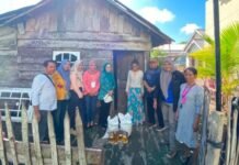 Camat Jakabaring bersama TP PKK dan Lurah Silaberanti Tinjau Langsung Bantuan Bulog untuk Masyarakat