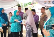 Wujud Kepedulian Sosial, Camat Agus Budiman: Bedah Rumah di Plaju Ilir Resmi Diserahkan kepada Penerima Manfaat