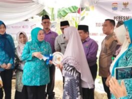 Wujud Kepedulian Sosial, Camat Agus Budiman: Bedah Rumah di Plaju Ilir Resmi Diserahkan kepada Penerima Manfaat