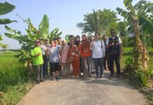 Jumat Bersih di Jl. Tembus TMMD, Lurah Deo Ledy Vera Ajak Warga Peduli Lingkungan