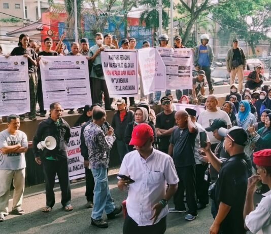 Akses Jalan Pancawarna Masih Ditutup, Aliansi Warga Cinde Kembali Geruduk Kantor Wali Kota Palembang