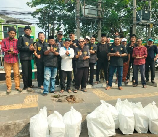 “Sabtu Berkah” Jajaran Pengurus Pusat SSKS Turun Langsung, Nasi Kotak Dibagikan ke Anak Panti Asuhan dan Pengguna Jalan