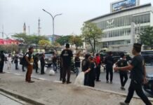 Gelar ‘Sabtu Berbagi’, Mafia Paranormal Bersama PP SSKS Bagikan 270 Nasi Kotak untuk Sesama di Palembang