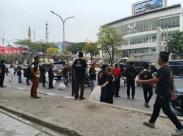 Gelar ‘Sabtu Berbagi’, Mafia Paranormal Bersama PP SSKS Bagikan 270 Nasi Kotak untuk Sesama di Palembang
