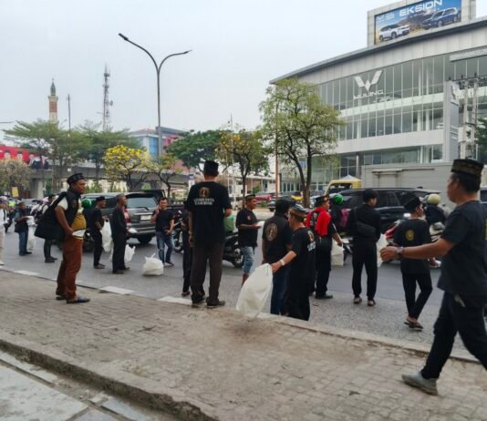 Gelar ‘Sabtu Berbagi’, Mafia Paranormal Bersama PP SSKS Bagikan 270 Nasi Kotak untuk Sesama di Palembang